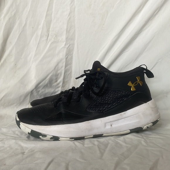 Black basketball shoes - Picture 3 of 9